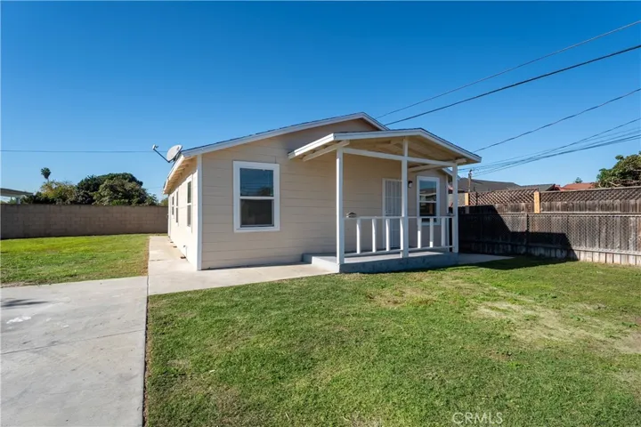 Huge Lawn space in front and side yard