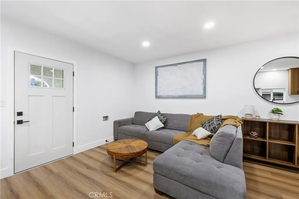 9008 Baring Cross, Los Angeles, California 90044 home-pic-14