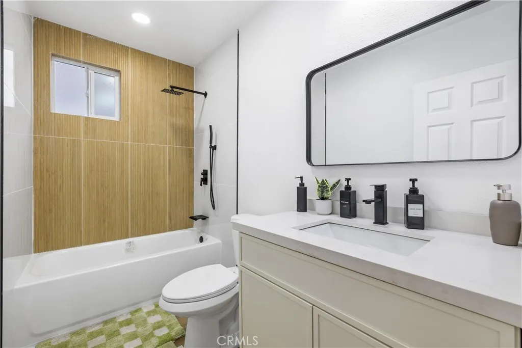 9008 Baring Cross, Los Angeles, California 90044 home-pic-18