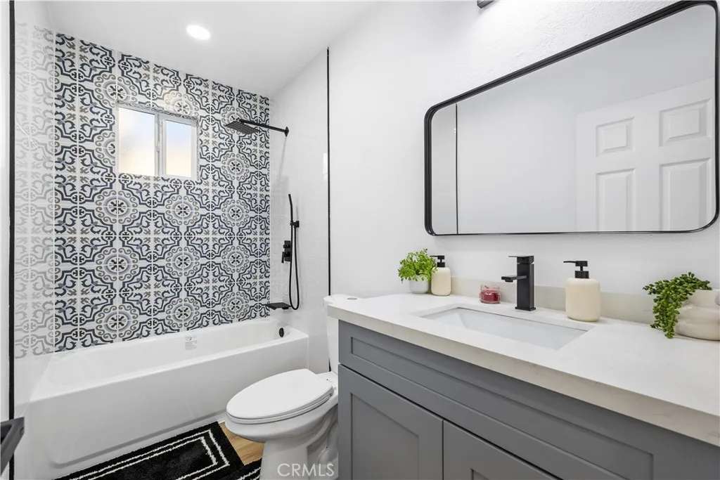 9008 Baring Cross, Los Angeles, California 90044 home-pic-3