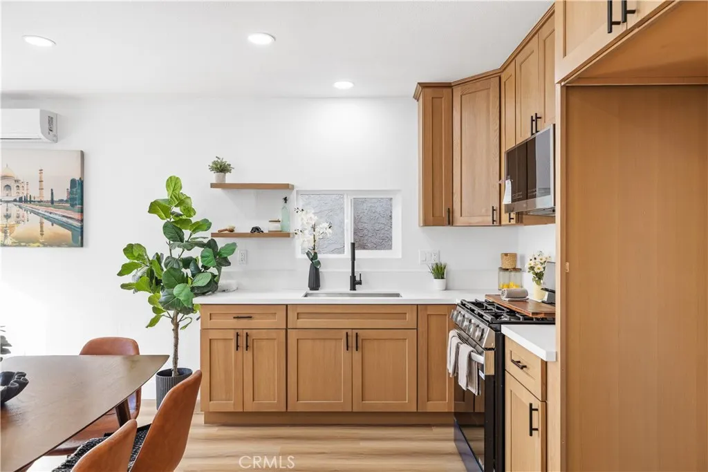 9008 Baring Cross, Los Angeles, California 90044 home-pic-8