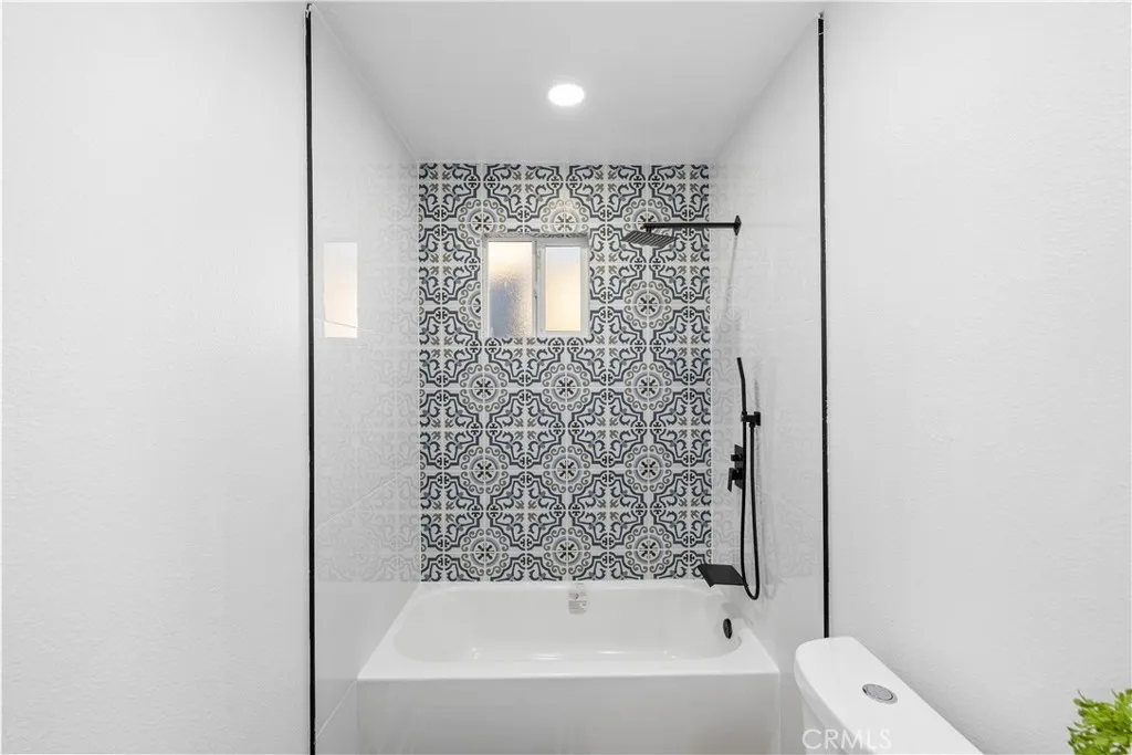 9008 Baring Cross, Los Angeles, California 90044 home-pic-12