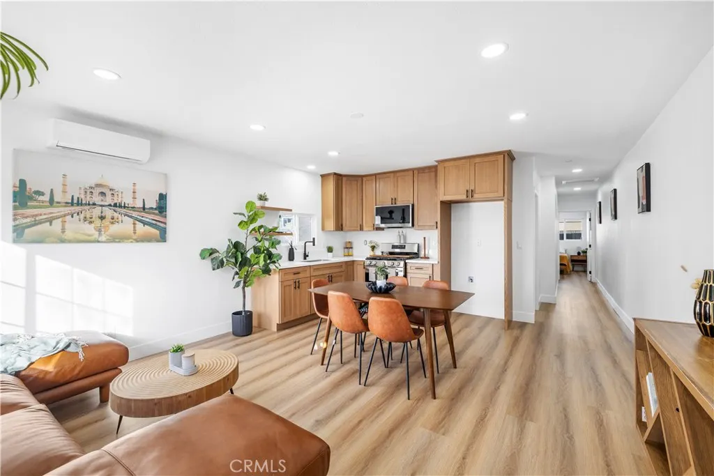 9008 Baring Cross, Los Angeles, California 90044 home-pic-1