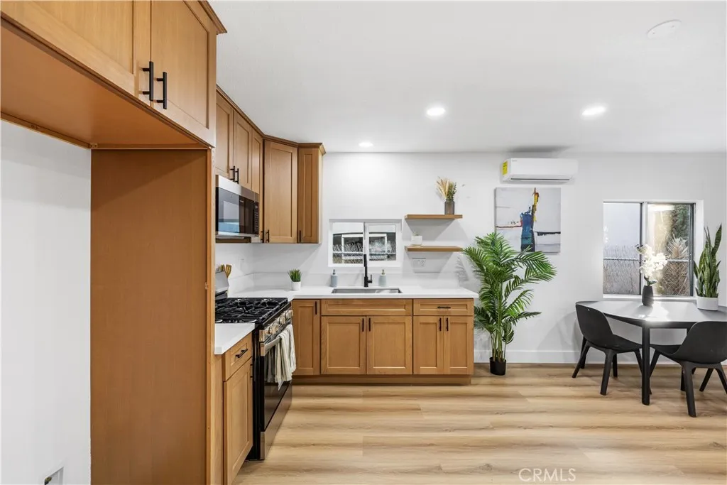 9008 Baring Cross, Los Angeles, California 90044 home-pic-16