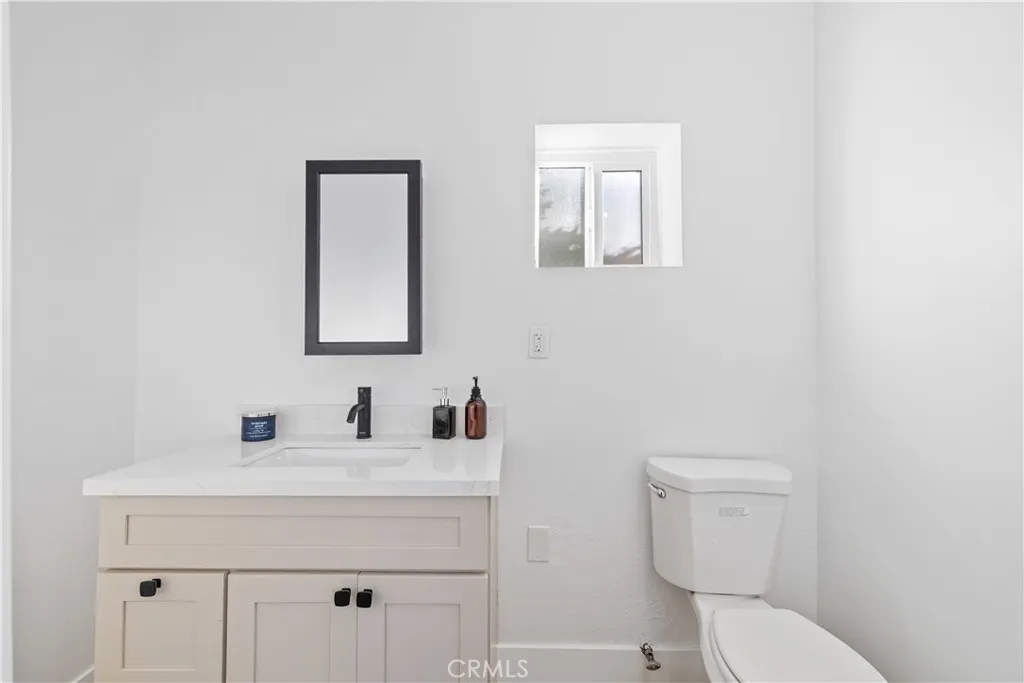 9008 Baring Cross, Los Angeles, California 90044 home-pic-22