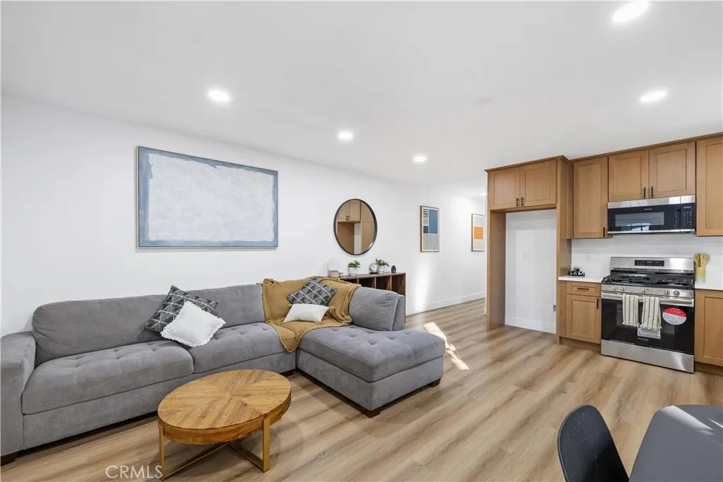 9008 Baring Cross, Los Angeles, California 90044 home-pic-9