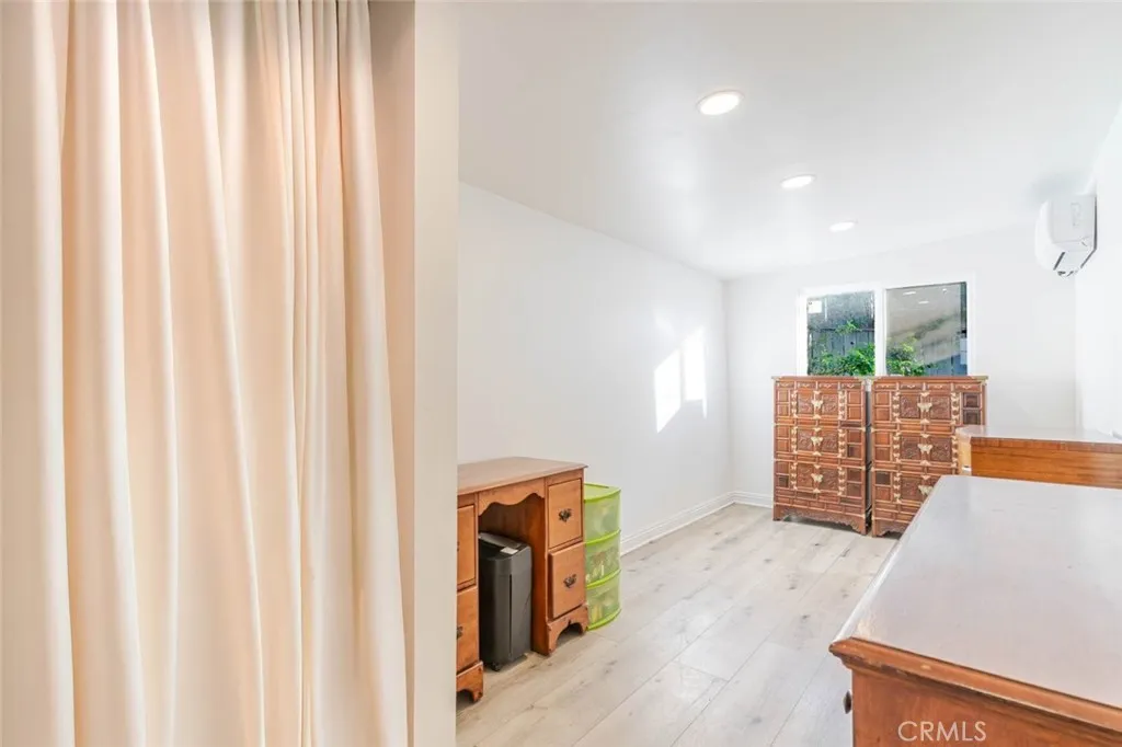 10434 Irma Avenue, Tujunga, California 91042 home-pic-12