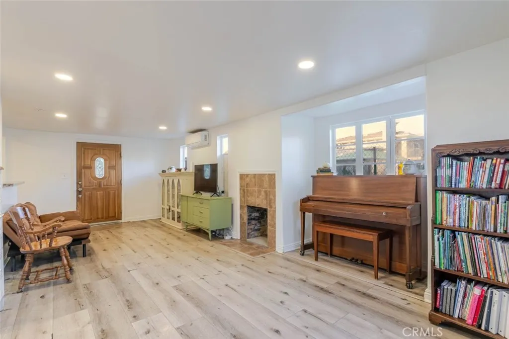 10434 Irma Avenue, Tujunga, California 91042 home-pic-8