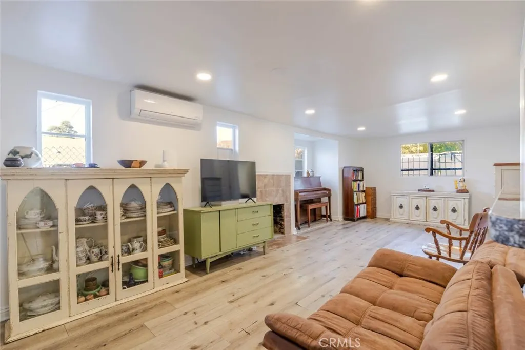 10434 Irma Avenue, Tujunga, California 91042 home-pic-7
