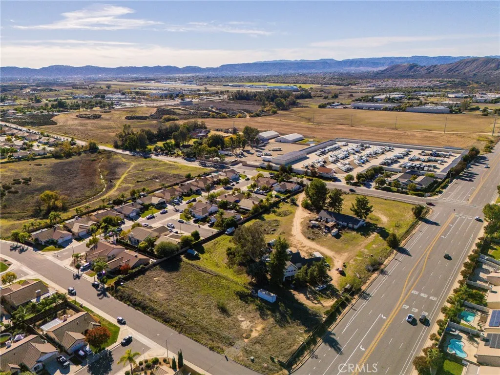 36562 Van Gaale, Winchester, California 92596 home-pic-11