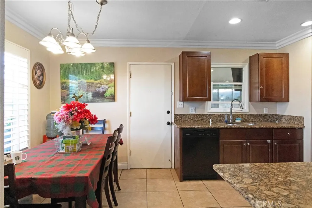4692 Jackson, Riverside, California 92503 home-pic-9