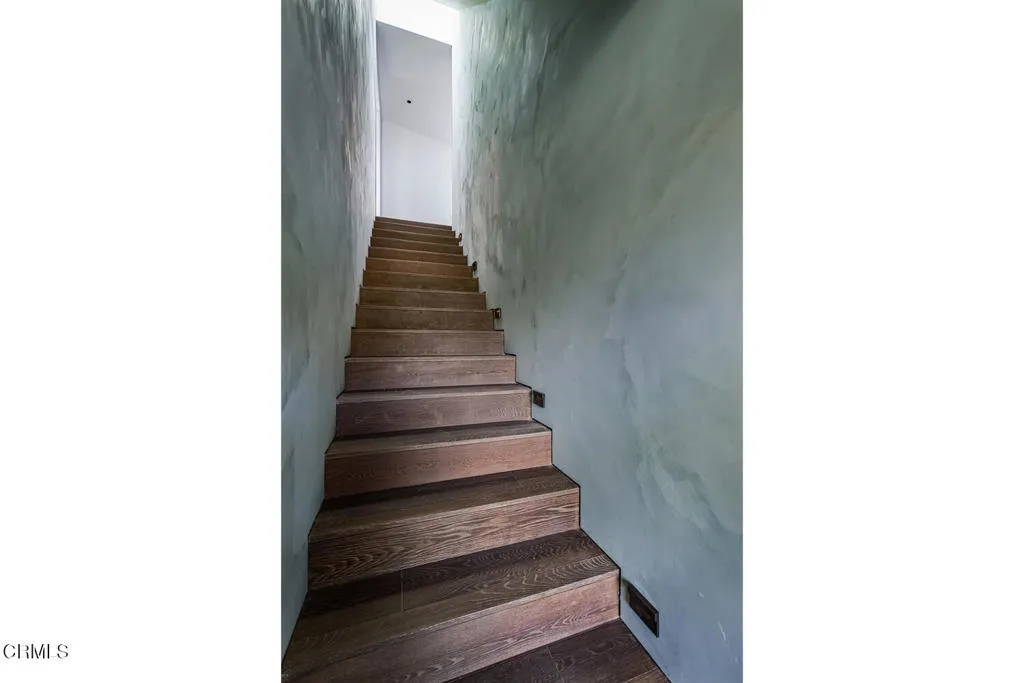 596 Quail Drive, Los Angeles, California 90065 home-pic-8