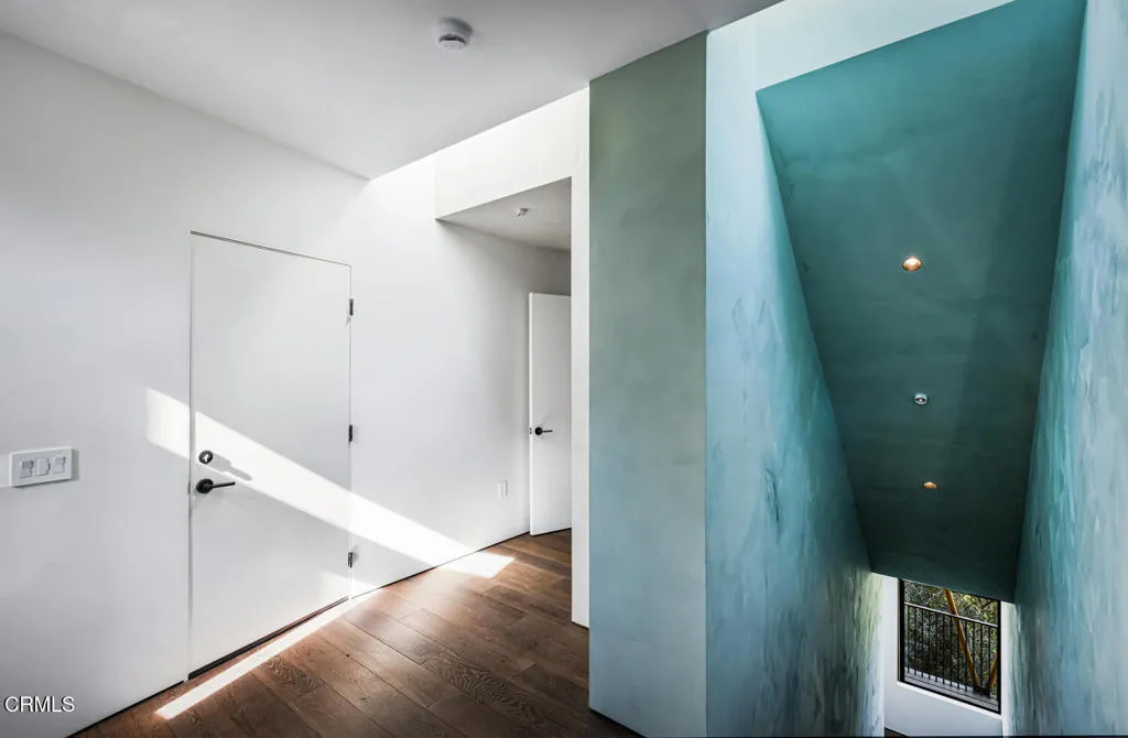 596 Quail Drive, Los Angeles, California 90065 home-pic-7