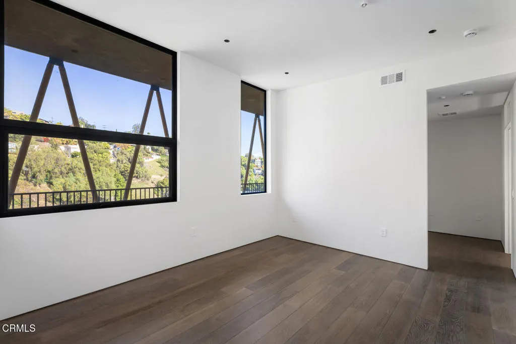 596 Quail Drive, Los Angeles, California 90065 home-pic-16
