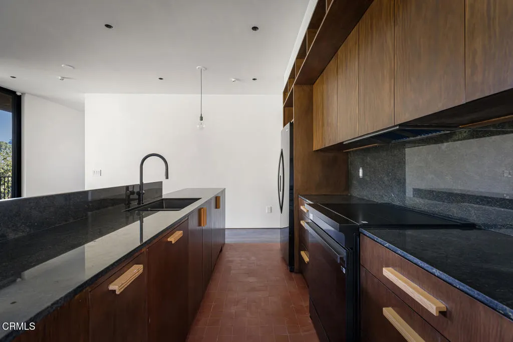 596 Quail Drive, Los Angeles, California 90065 home-pic-10