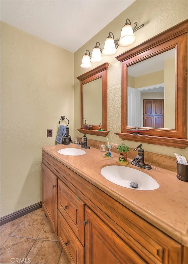 13178 Bella Vista Court, Chino Hills, California 91709 home-pic-31