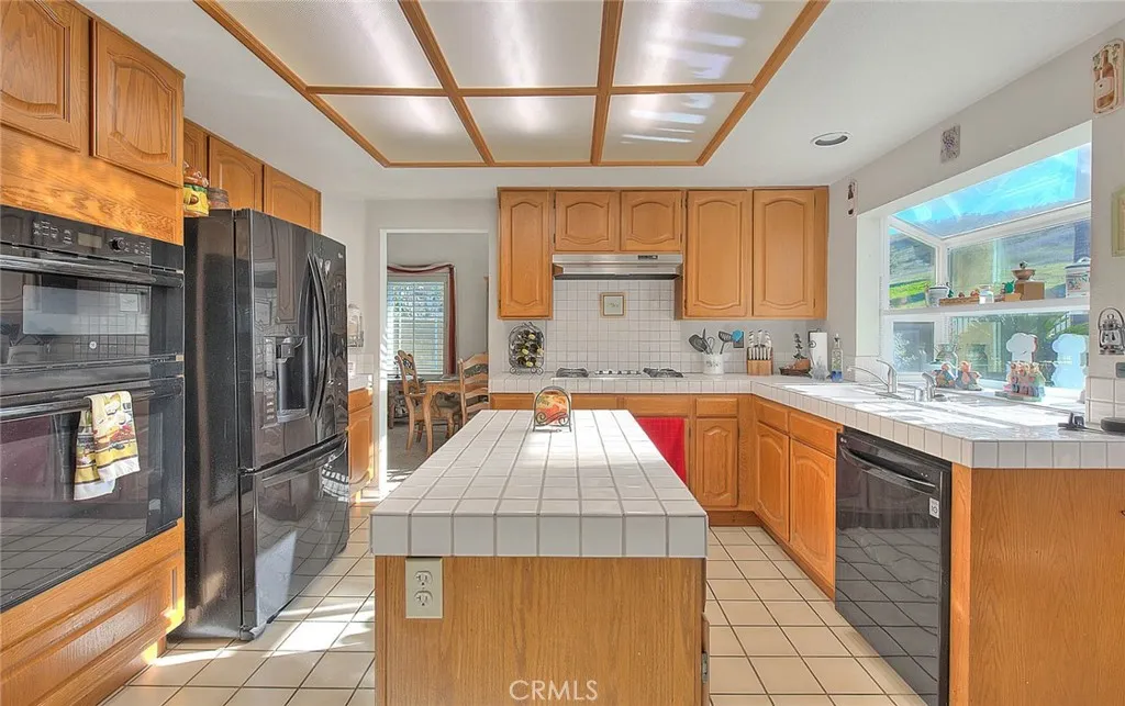 13178 Bella Vista Court, Chino Hills, California 91709 home-pic-17