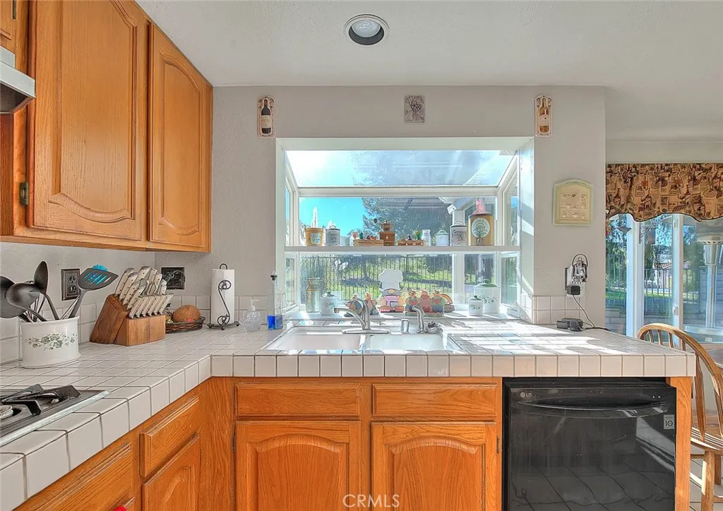 13178 Bella Vista Court, Chino Hills, California 91709 home-pic-19