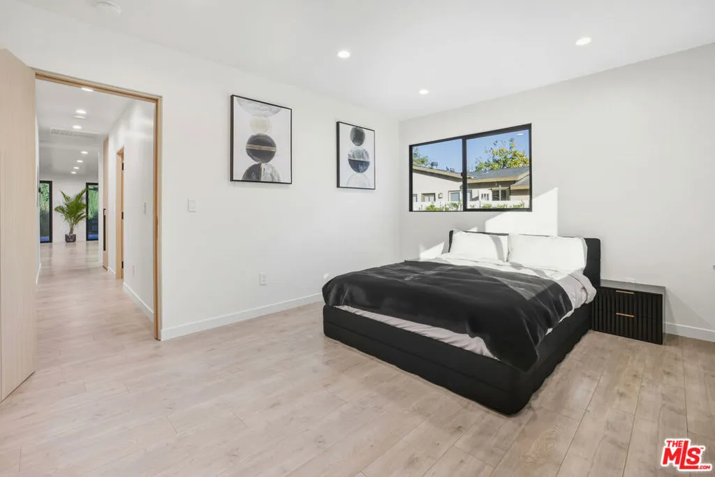 16823 Valerio Street, Lake Balboa, California 91406 home-pic-7