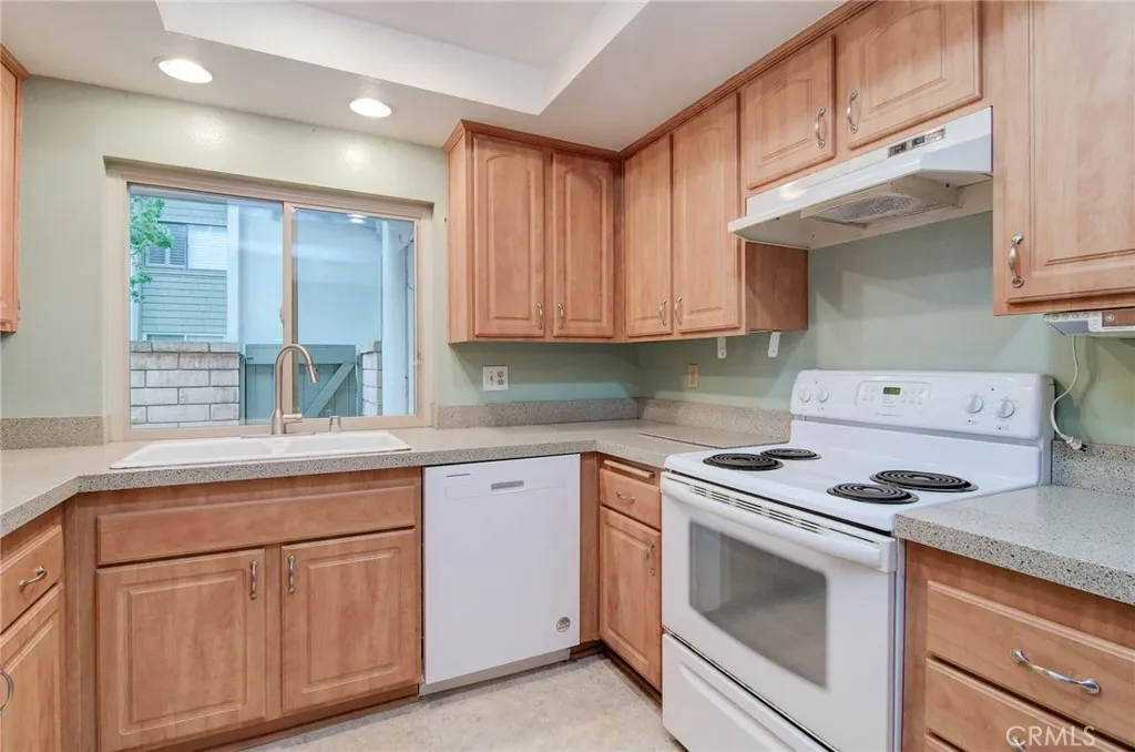 8777 Coral Springs Court 2b, Huntington Beach, California 92646 home-pic-9