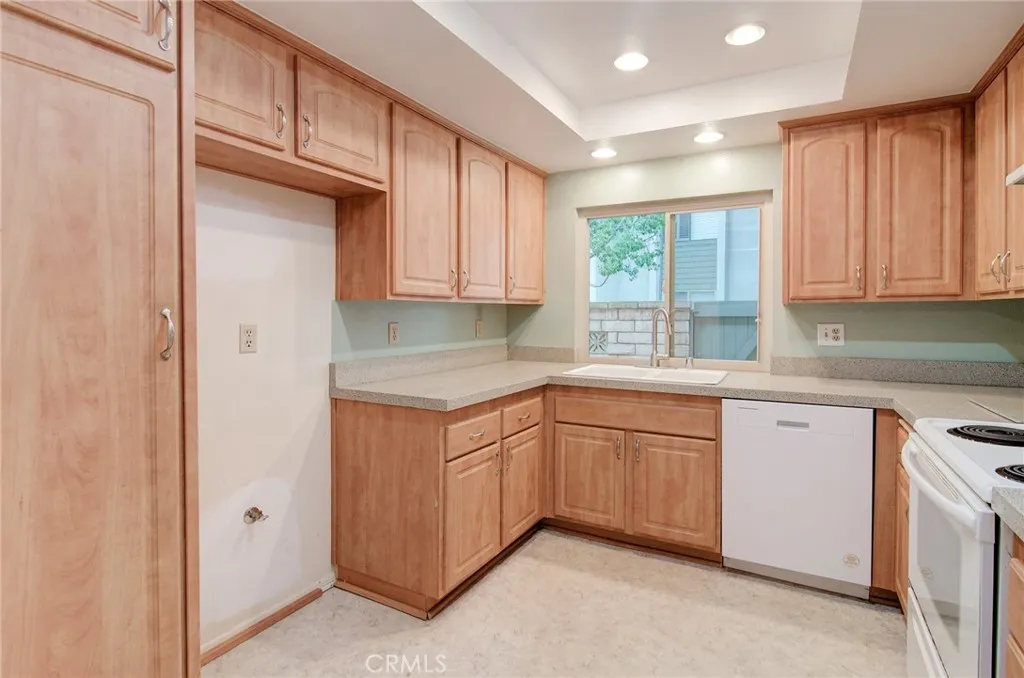 8777 Coral Springs Court 2b, Huntington Beach, California 92646 home-pic-8