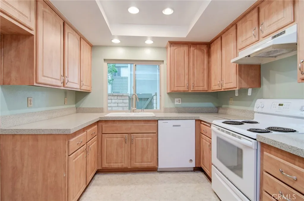8777 Coral Springs Court 2b, Huntington Beach, California 92646 home-pic-10