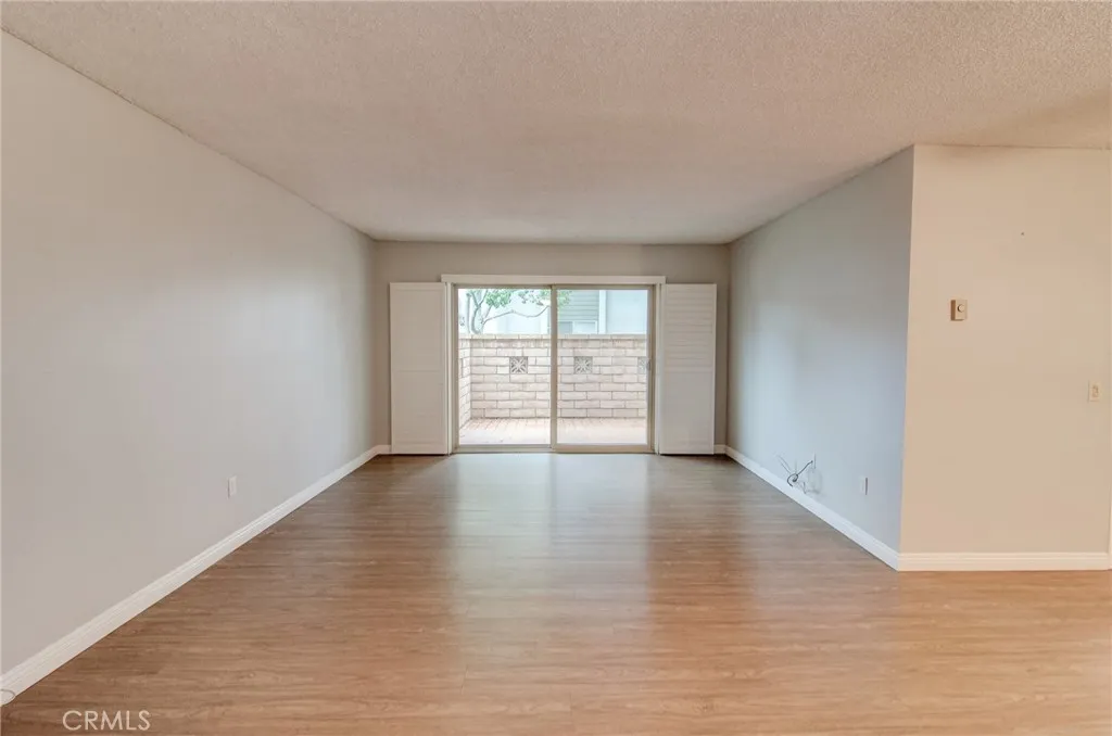 8777 Coral Springs Court 2b, Huntington Beach, California 92646 home-pic-2