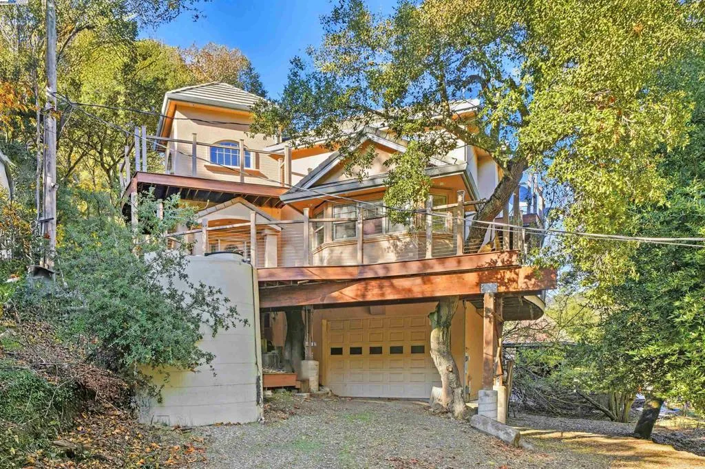 36215 Palomares Rd, Castro Valley, California 94552 home-pic-1