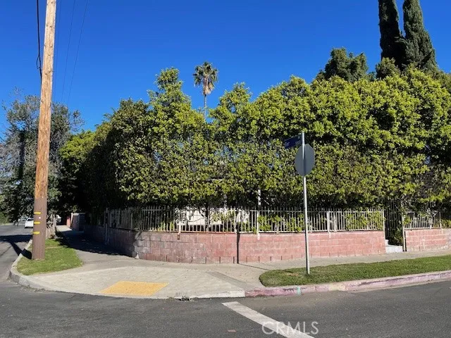 11143 Emelita, North Hollywood, California 91601 home-pic-1
