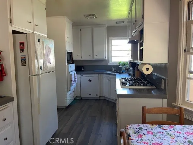 13430 Oxnard, Valley Glen, California 91401 home-pic-9