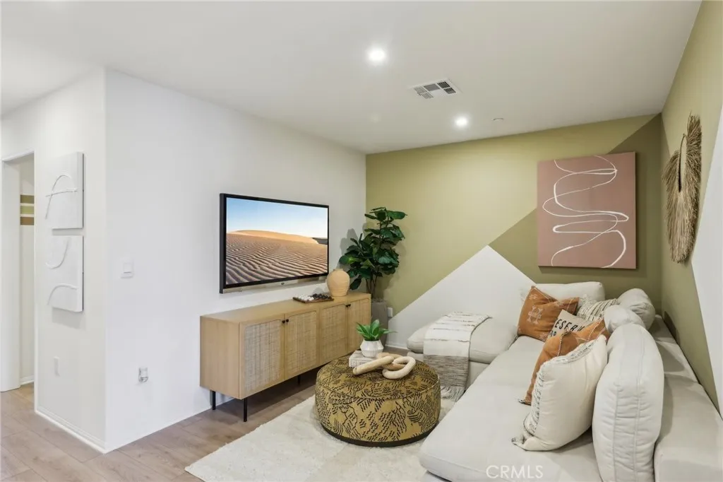 15513 April Dawn Way 3, Fontana, California 92336 home-pic-13