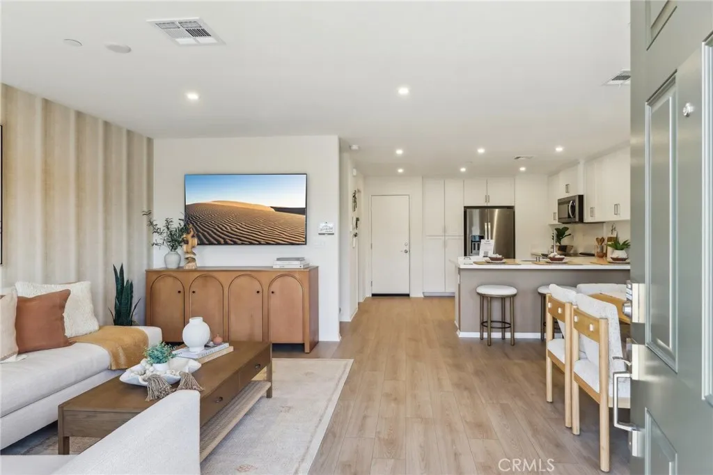 15513 April Dawn Way 3, Fontana, California 92336 home-pic-1