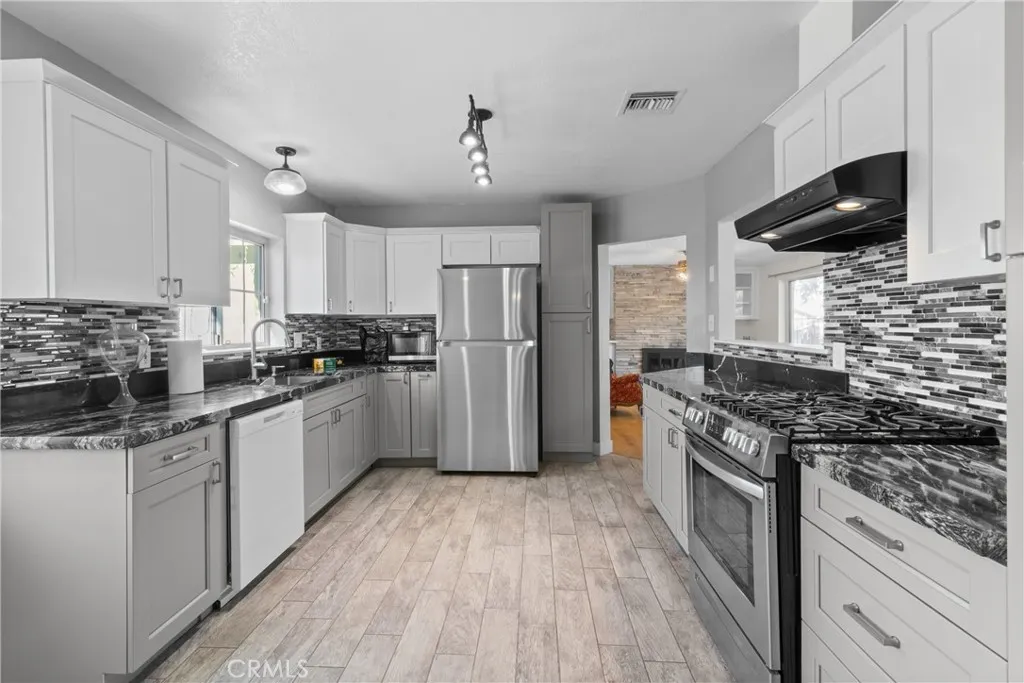 16463 Villa Drive, Victorville, California 92395 home-pic-29