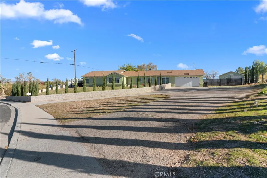 16463 Villa Drive, Victorville, California 92395 home-pic-4