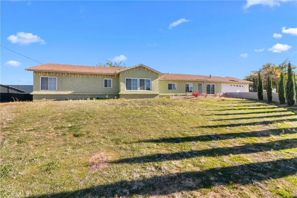 16463 Villa Drive, Victorville, California 92395 home-pic-1