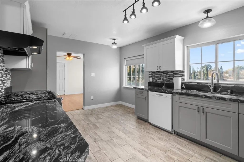 16463 Villa Drive, Victorville, California 92395 home-pic-31