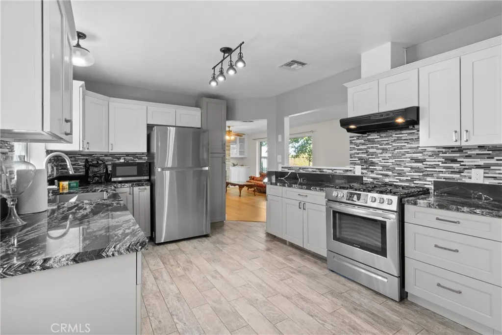16463 Villa Drive, Victorville, California 92395 home-pic-30