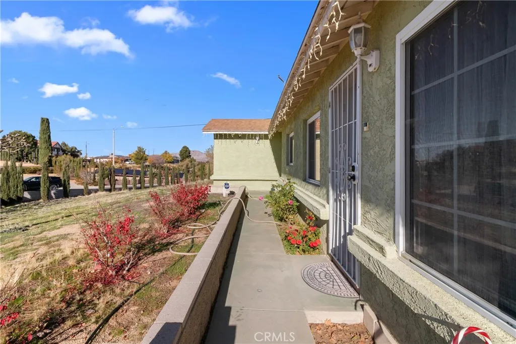 16463 Villa Drive, Victorville, California 92395 home-pic-5