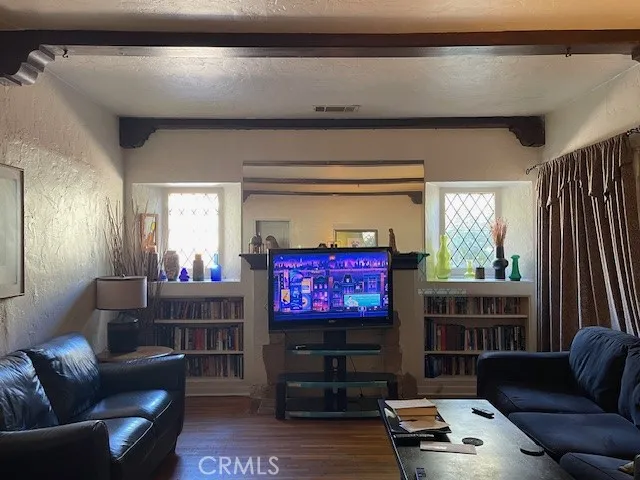 6709 Vesper, Van Nuys, California 91405 home-pic-4