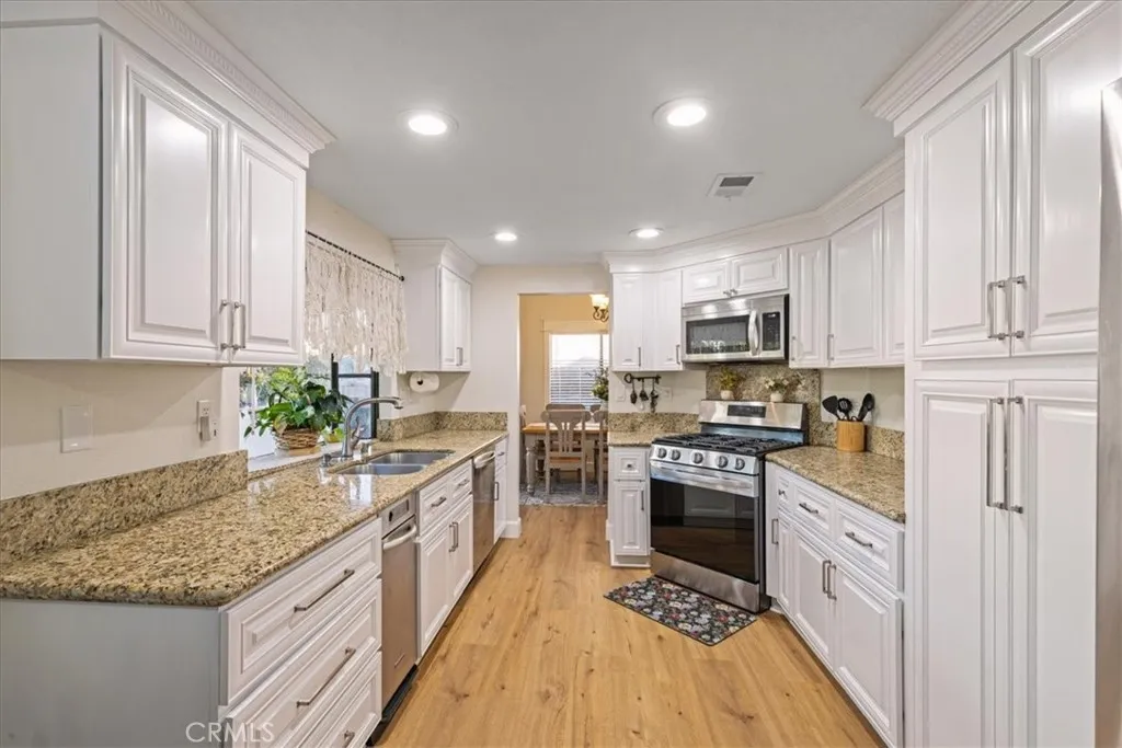 28697 Cloverleaf Place, Castaic, California 91384 home-pic-6