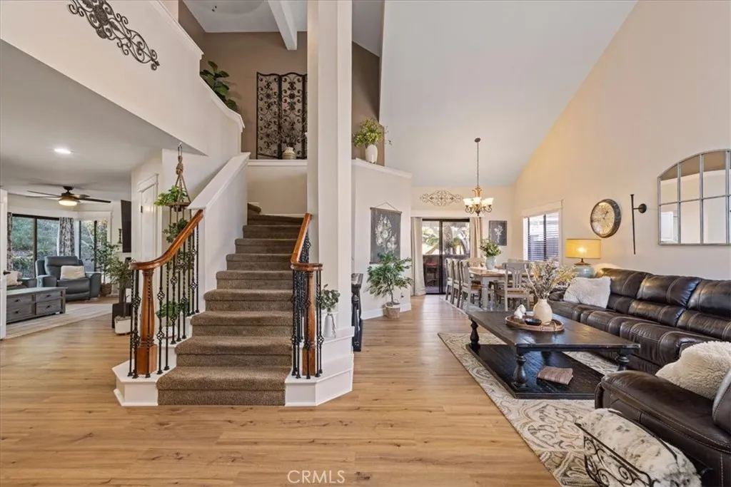 28697 Cloverleaf Place, Castaic, California 91384 home-pic-1