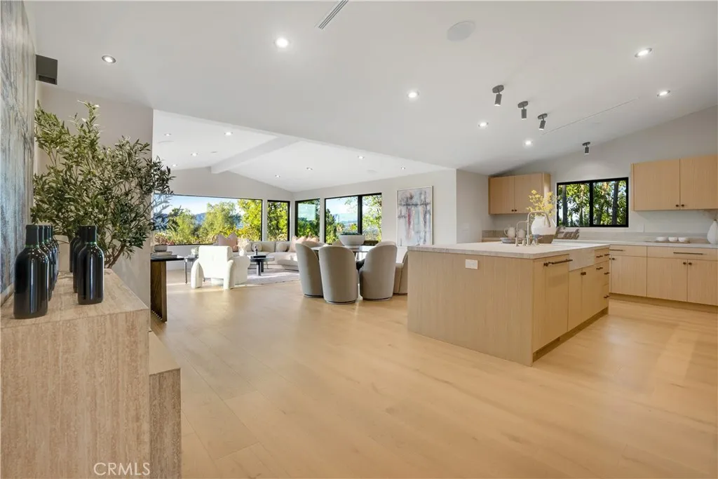 20553 Califa, Woodland Hills, California 91367 home-pic-5