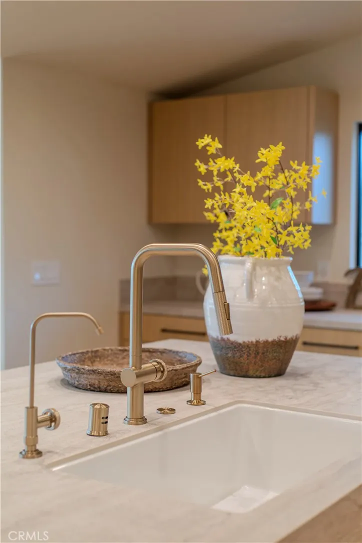 20553 Califa, Woodland Hills, California 91367 home-pic-12