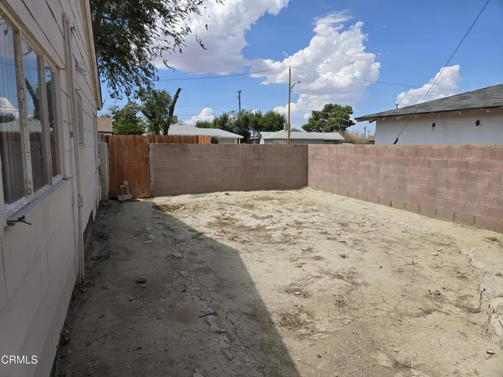 44226 2nd Street E, Lancaster, California 93535 home-pic-11