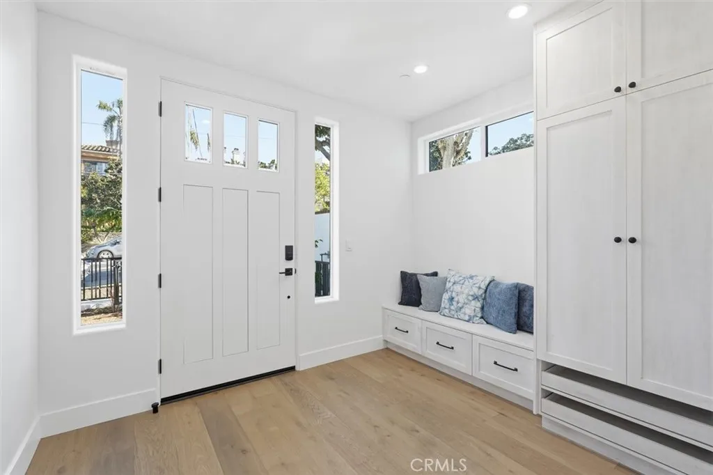 617 N Irena Avenue A, Redondo Beach, California 90277 home-pic-3