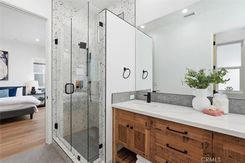 617 N Irena Avenue A, Redondo Beach, California 90277 home-pic-36