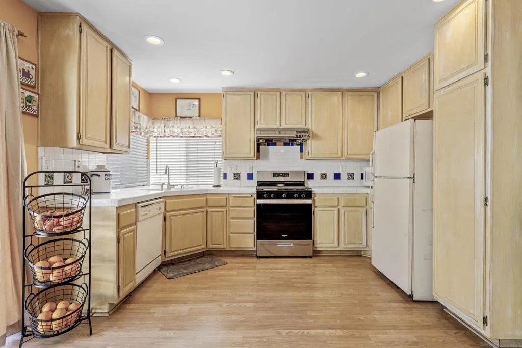 2100 Waterside Dr, Chula Vista, California 91913 home-pic-6