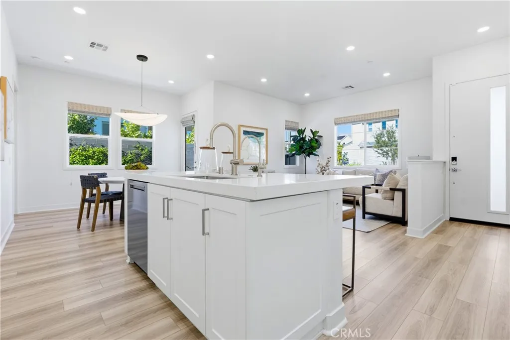 790 Sunrise Road, Rancho Mission Viejo, California 92694 home-pic-2