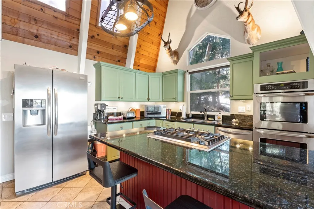 664 Circle, Lake Arrowhead, California 92352 home-pic-11