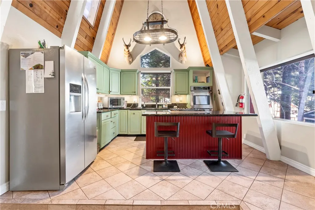 664 Circle, Lake Arrowhead, California 92352 home-pic-13